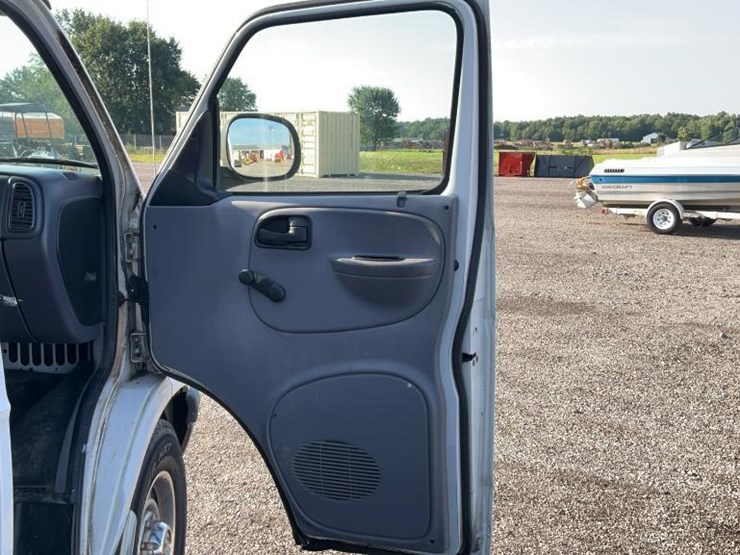 2000-dodge-ram-van-image-35