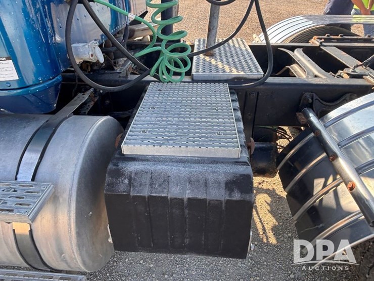 2002-ihc-9400i-day-cab-truck-(gp10940,-unit-109996)-image-25