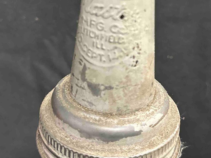 1015---huffman-quart-oil-bottle-image-3