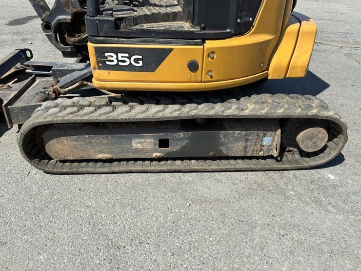 2022-deere-35g-image-13
