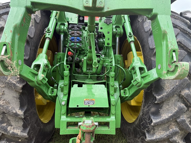 2021-john-deere-8r-230-image-7
