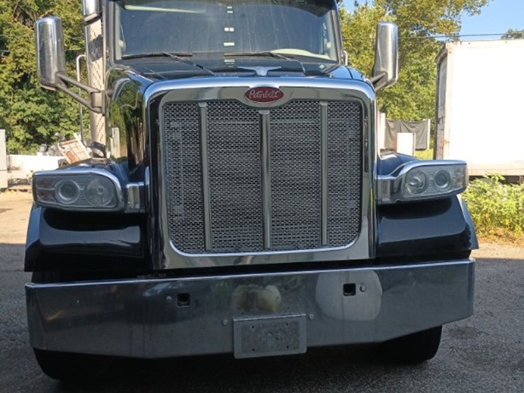 2020-peterbilt-567-image-3