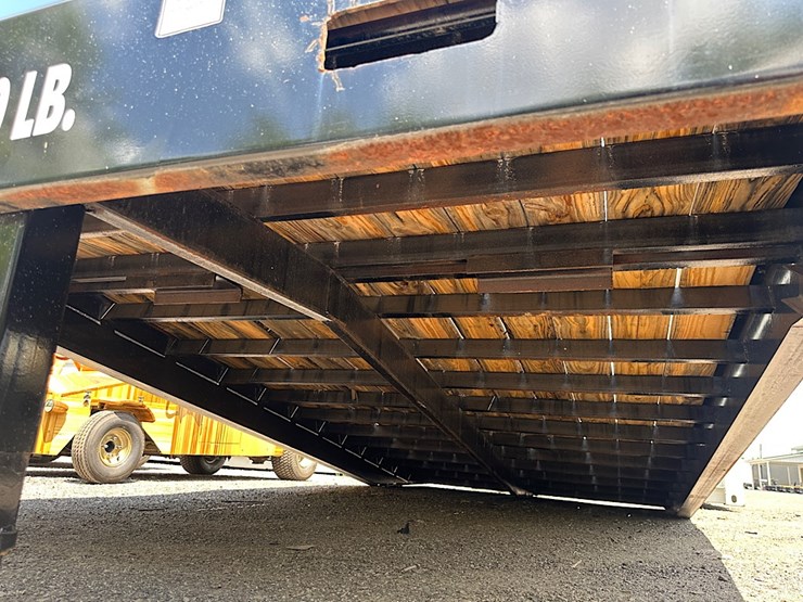 superior-trailer-products-loading-dock-image-7