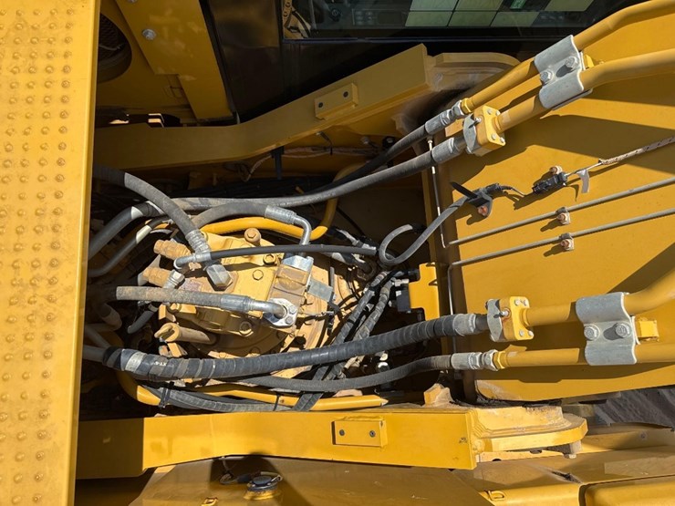 2019-caterpillar-326fl-image-28