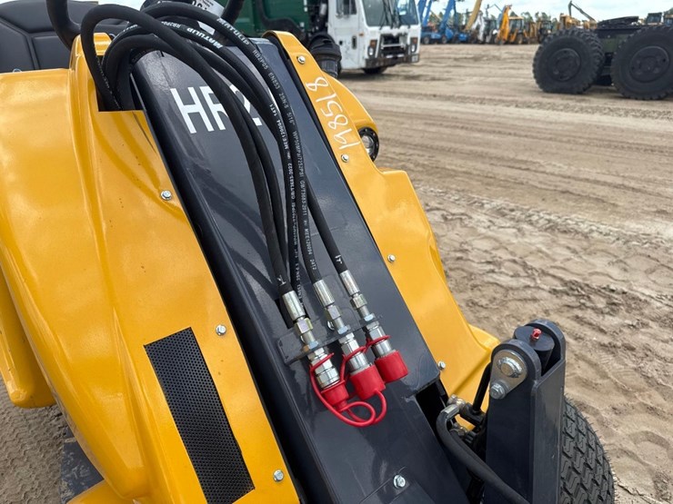 2024-agt-industrial-hr-230-3-wheel-loader-image-12