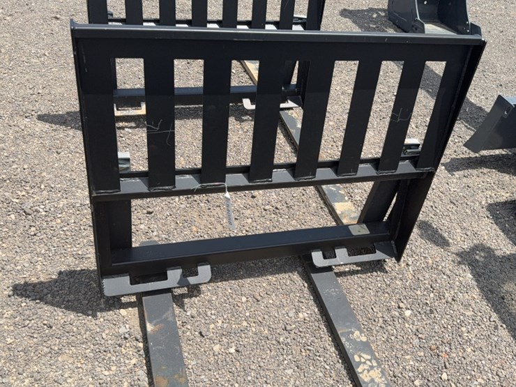 #2046-•-trubilt-42"-skid-steer-pallet-forks-image-3