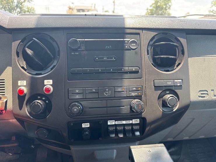 2013-ford-f550-image-40