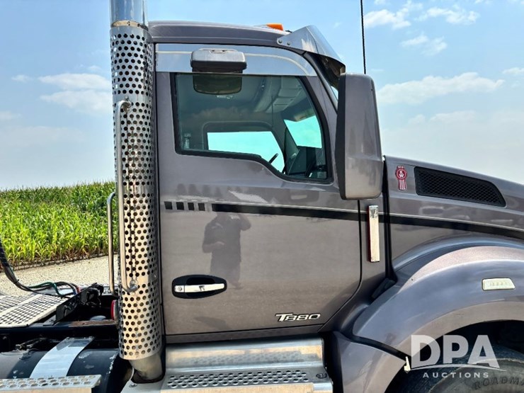 2016-kenworth-t880-image-52