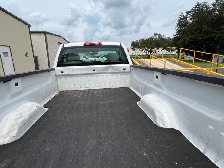 2015-chevrolet-silverado-2500hd-image-46