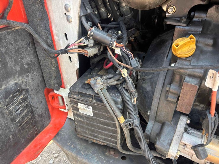 2017-bobcat-t750-image-13