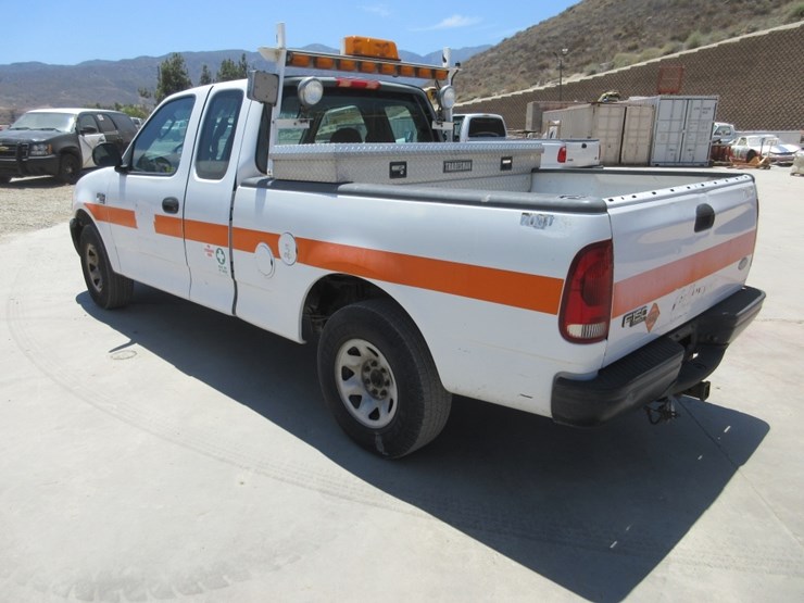 2004-ford-f150-xl-image-2
