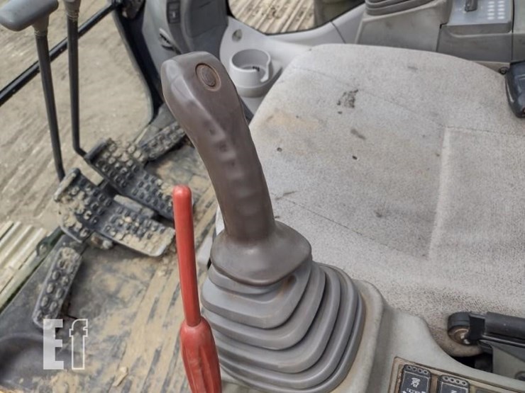 deere-210g-lc-image-10