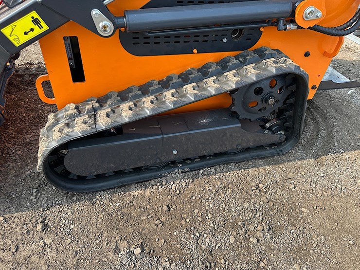 landhero-ldh-t460-mini-skid-steer-image-11
