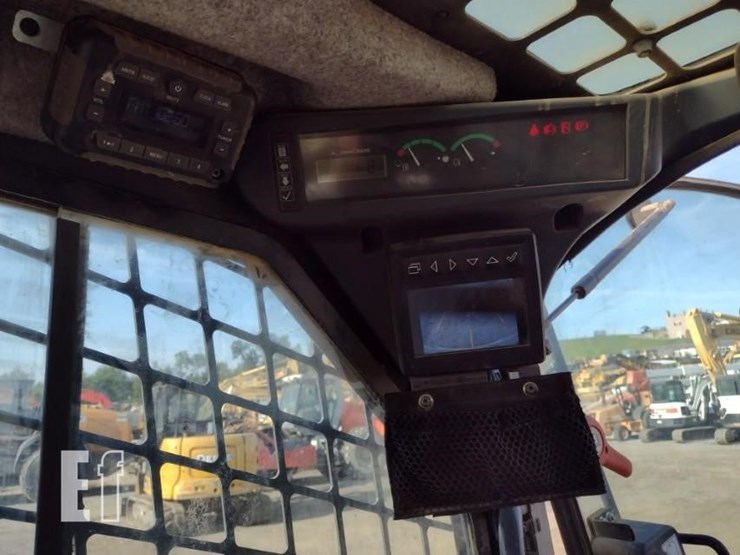 2021-deere-331g-image-7
