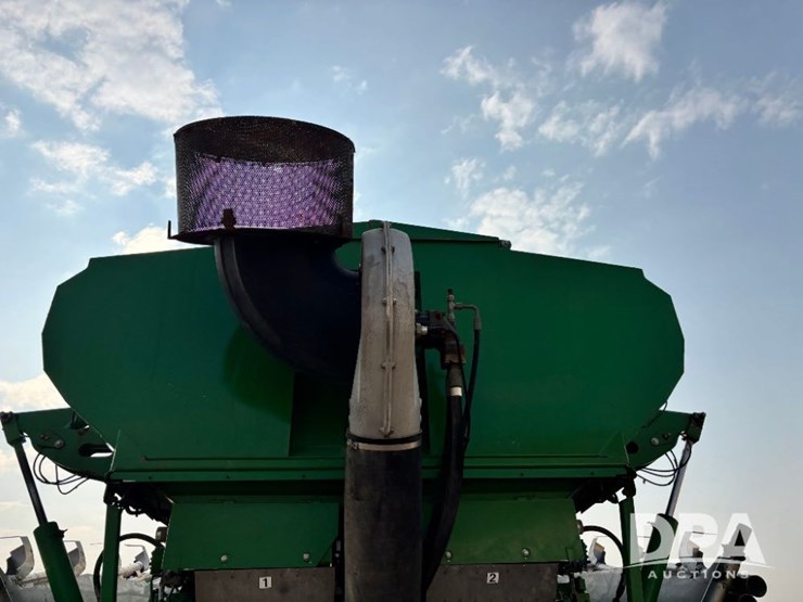 2019-john-deere-f4365-image-54