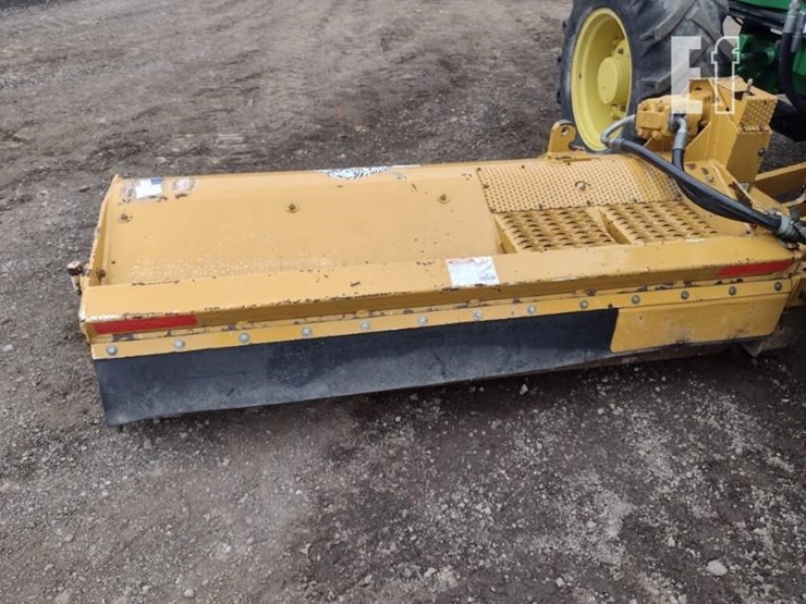 2015-john-deere-6105d-image-34