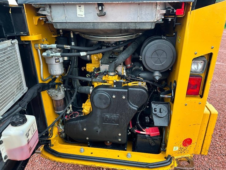 2018-caterpillar-272d2-image-23