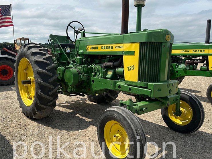 john-deere-720-image-1