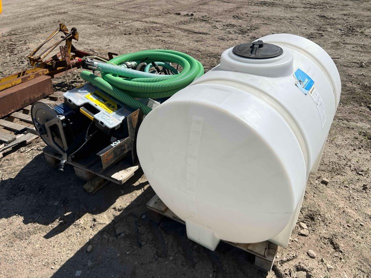 spraying-equipment-with-liquid-fertilizer-tank-image-3