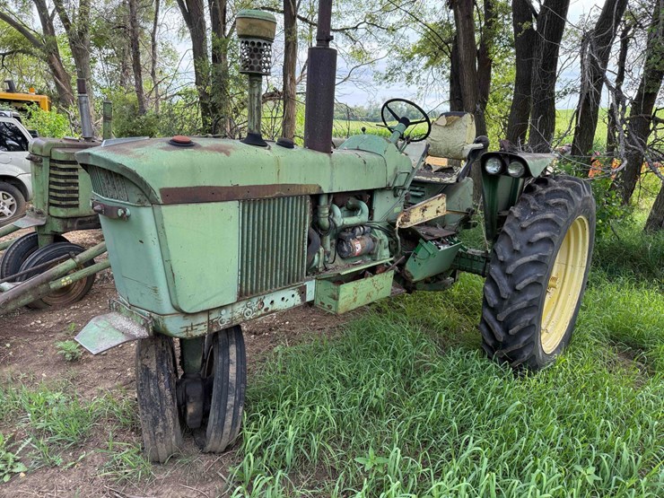 john-deere-3010-image-2