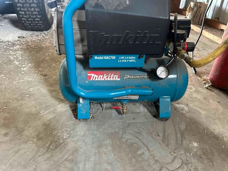 makita-pneumatics-air-compressor-image-1