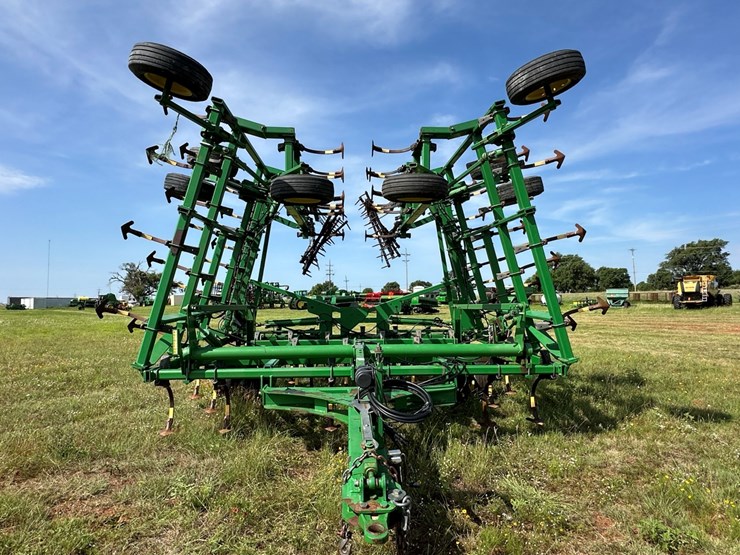 2012-john-deere-2210-image-3