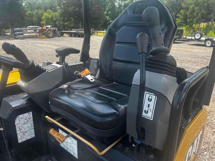 2020-caterpillar-302.7d-image-9