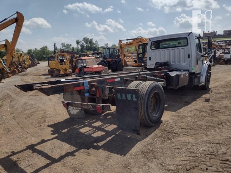 2006-freightliner-business-class-m2-106-image-36