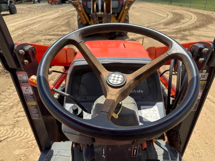 2005-kubota-l39-image-24