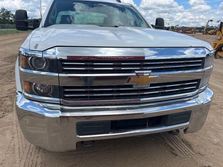 2016-chevrolet-silverado-2500-image-13