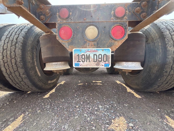2001-freightliner-truck-tractor-image-8