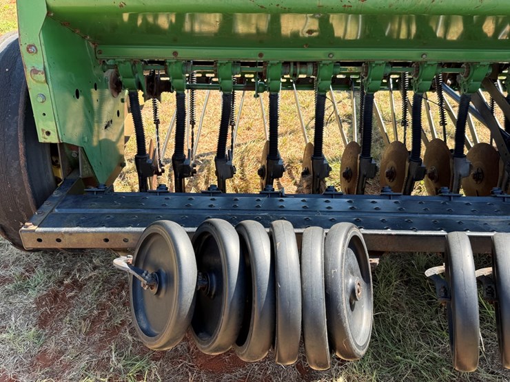 john-deere-8300-image-8