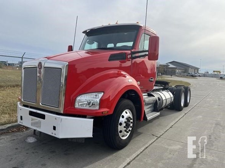 2016-kenworth-t880-image-1