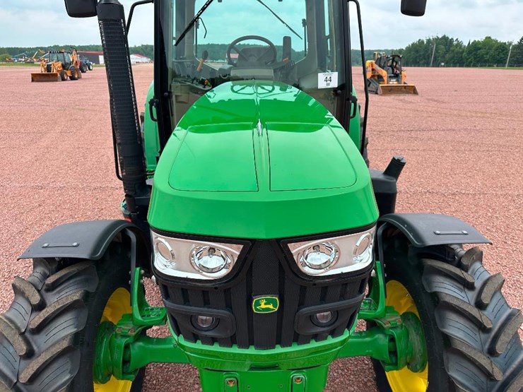2014-john-deere-6115m-image-35
