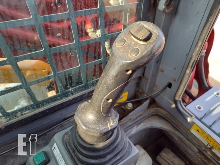 2020-takeuchi-tl8-image-9
