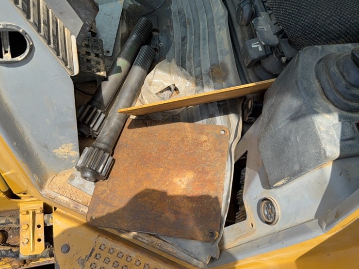 2004-caterpillar-d5g-xl-image-14
