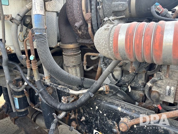 2013-peterbilt-337-image-29