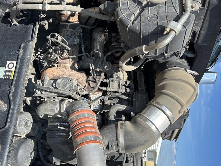 2020-peterbilt-567-image-29