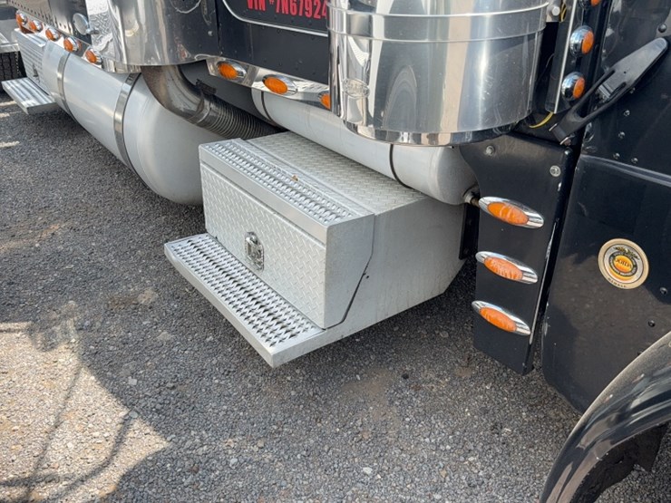 2007-peterbilt-379-image-6