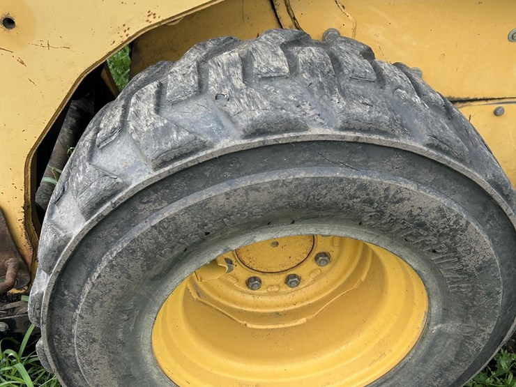 caterpillar-242-image-9