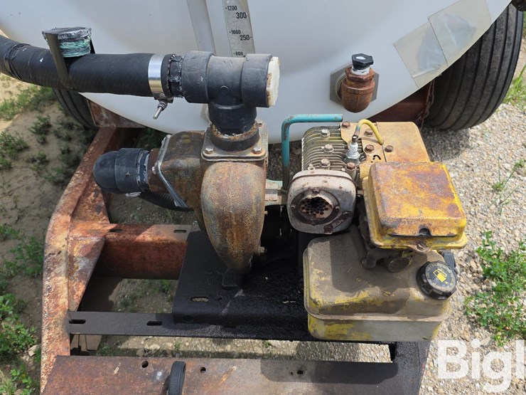clark-equipment-1,200-gallon-t/a-nurse-tank-trailer-image-13