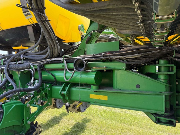 2014-john-deere-1770nt-image-30