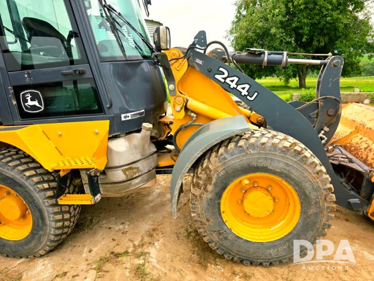 deere-244j-image-10