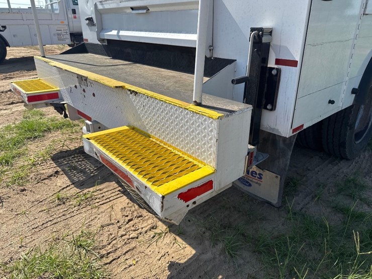 2019-ford-f550-xl-image-14