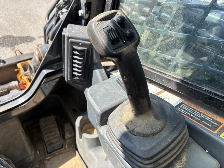 2020-deere-325g-image-15