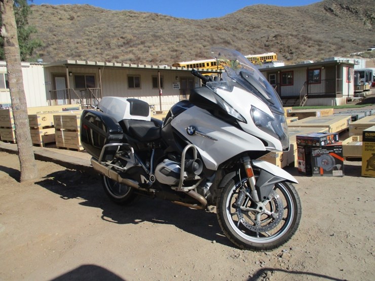 2018-bmw-r1200rt-motorcycle,-image-1