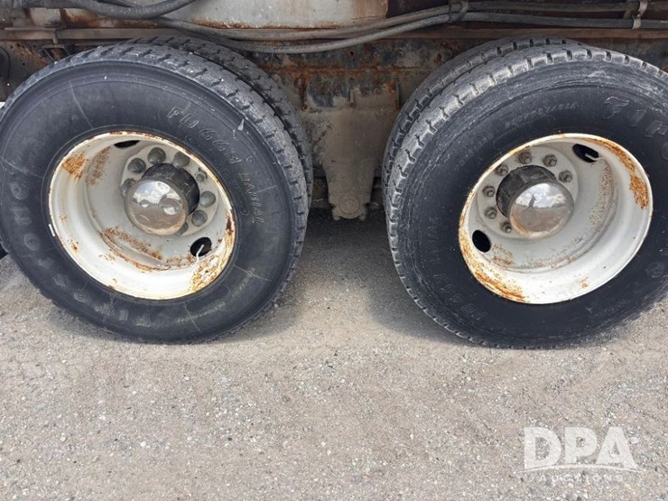 2000-peterbilt-357-image-46