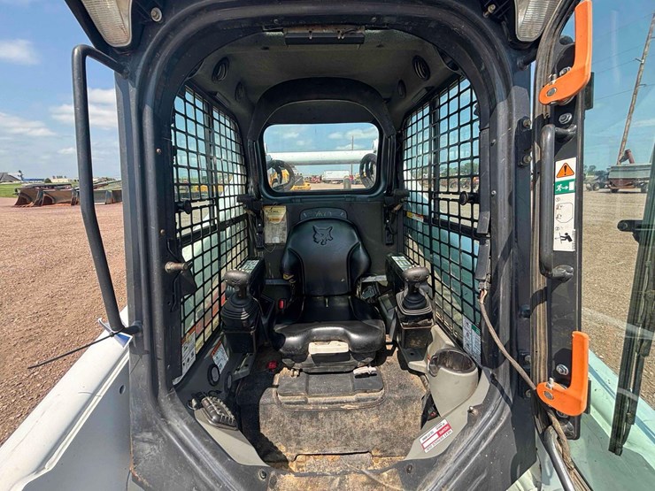 2017-bobcat-t750-image-17