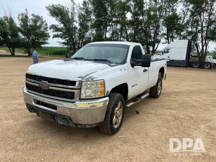 2011-chevrolet-silverado-2500-image-1