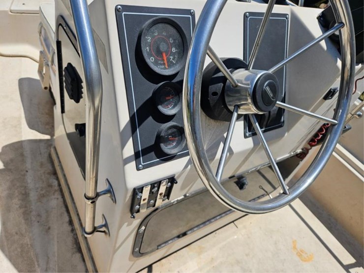 #2545-•-boston-whaler-montauk-17-fiberglass-boat-image-20